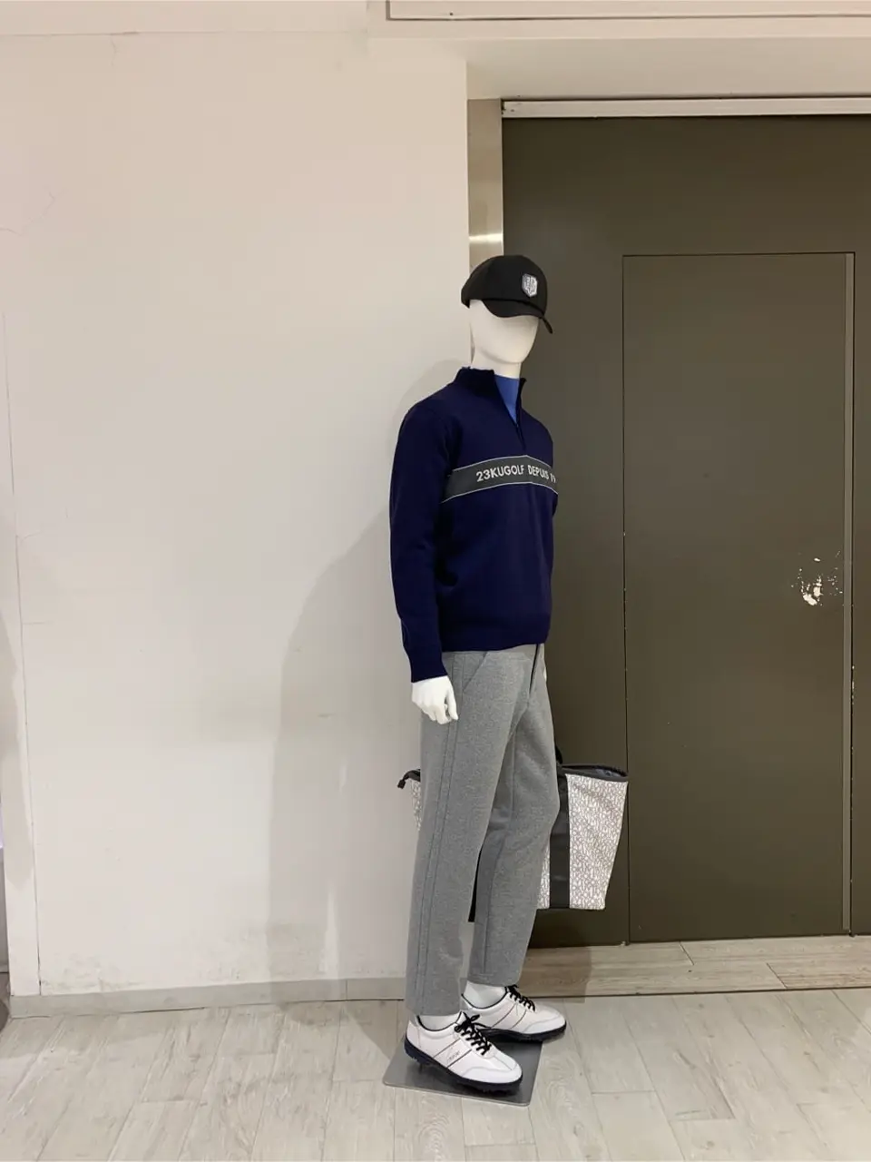 23区GOLF 松屋スタッフ コーディネート画像