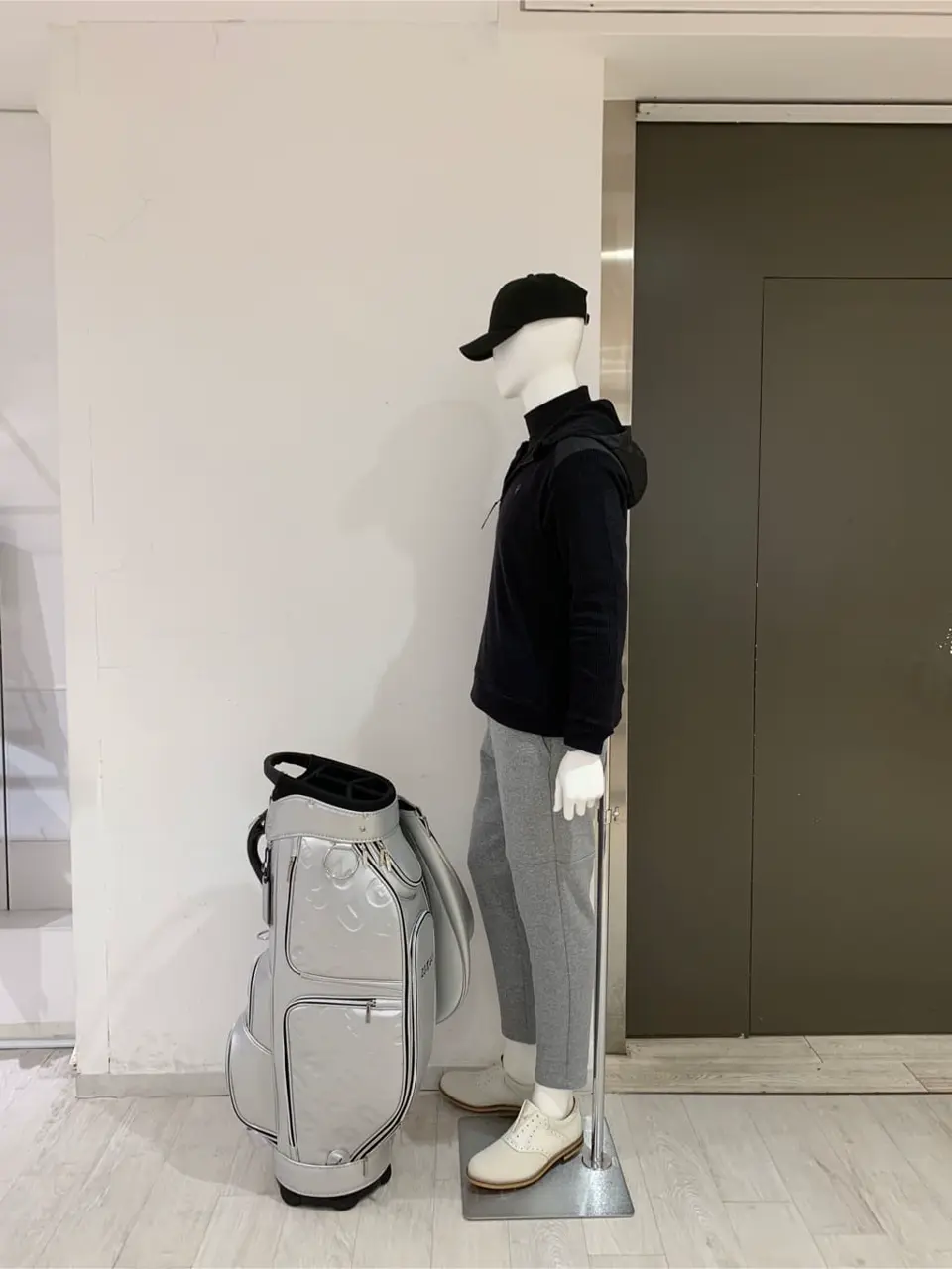 23区GOLF 松屋スタッフ コーディネート画像