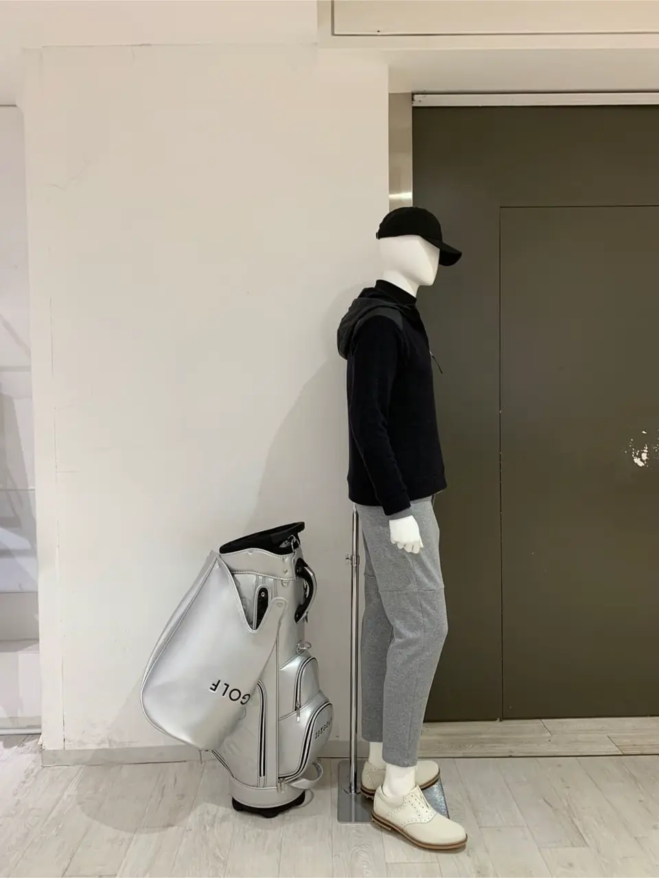 23区GOLF 松屋スタッフ コーディネート画像