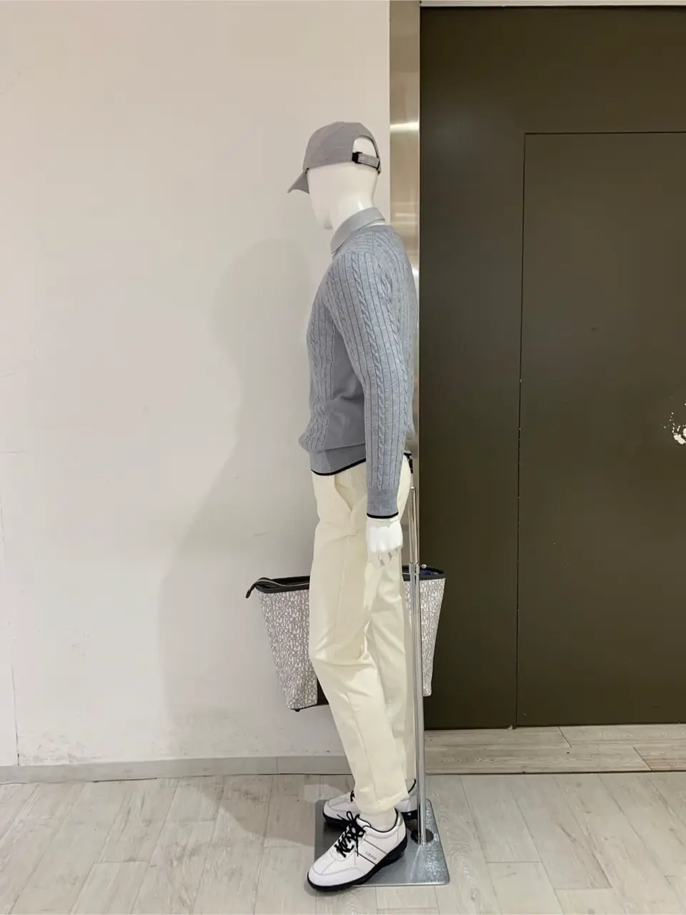 23区GOLF 松屋スタッフ コーディネート画像