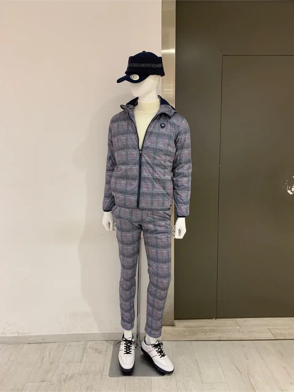 23区GOLF 松屋スタッフ コーディネート画像