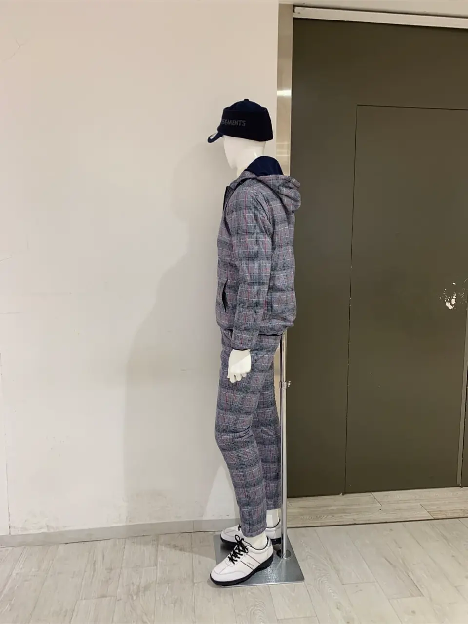 23区GOLF 松屋スタッフ コーディネート画像