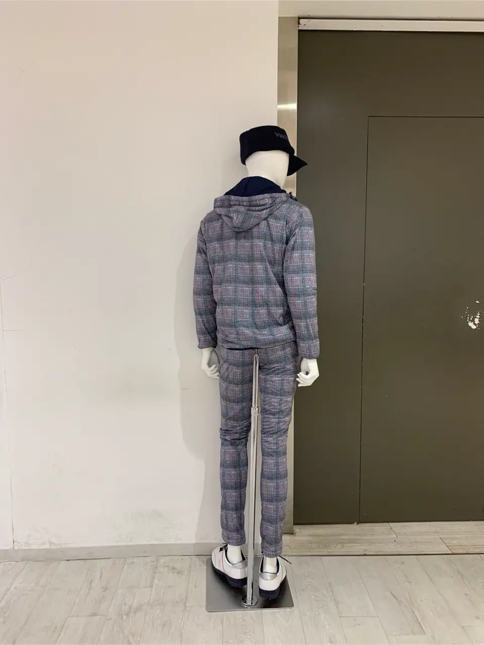 23区GOLF 松屋スタッフ コーディネート画像