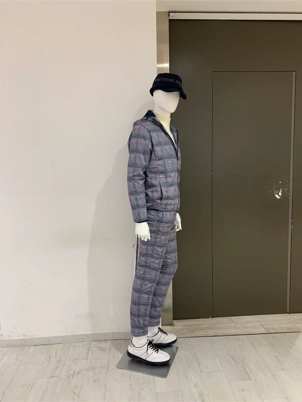 23区GOLF 松屋スタッフ コーディネート画像