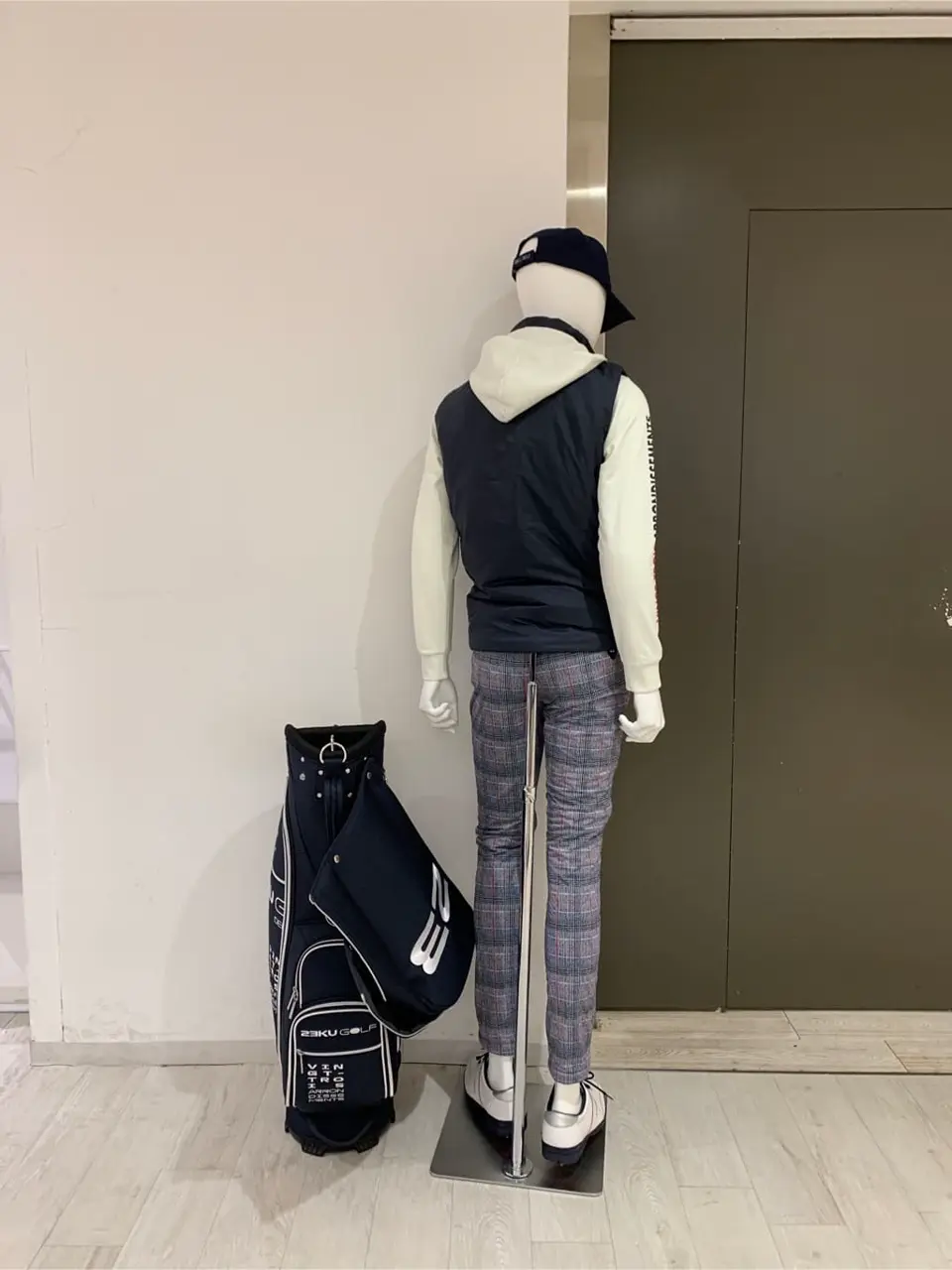 23区GOLF 松屋スタッフ コーディネート画像