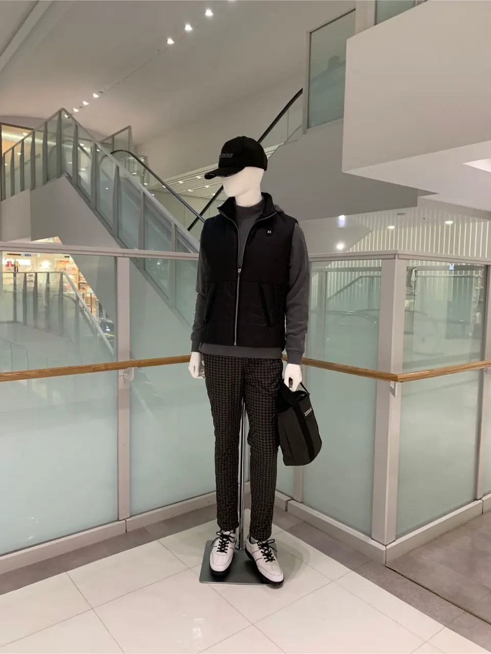 23区GOLF 松屋スタッフ コーディネート画像