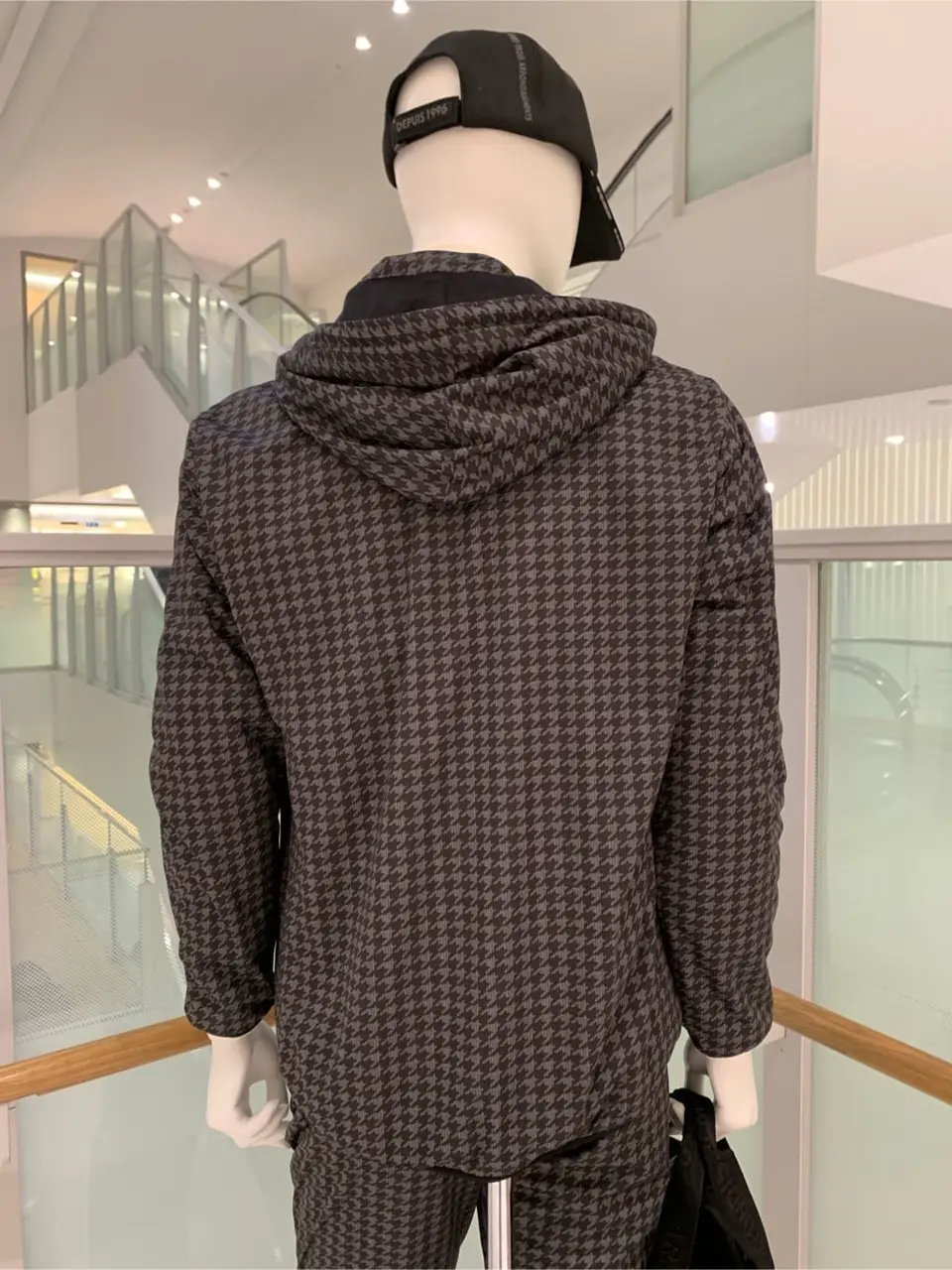 23区GOLF 松屋スタッフ コーディネート画像