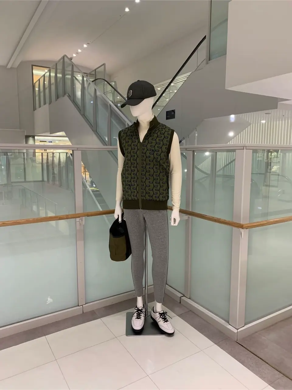 23区GOLF 松屋スタッフ コーディネート画像