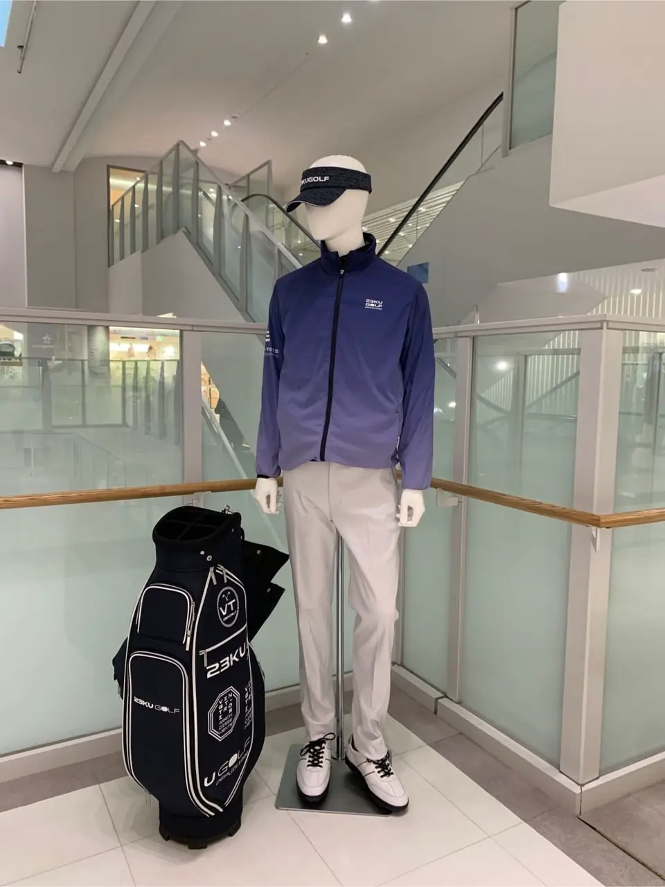 23区GOLF 松屋スタッフ コーディネート画像