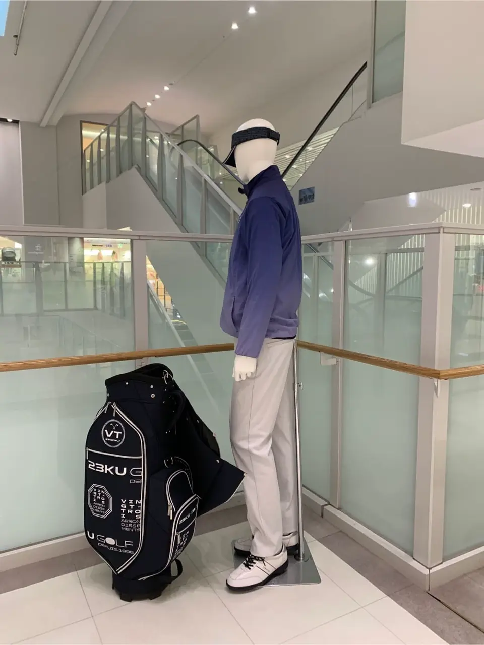 23区GOLF 松屋スタッフ コーディネート画像