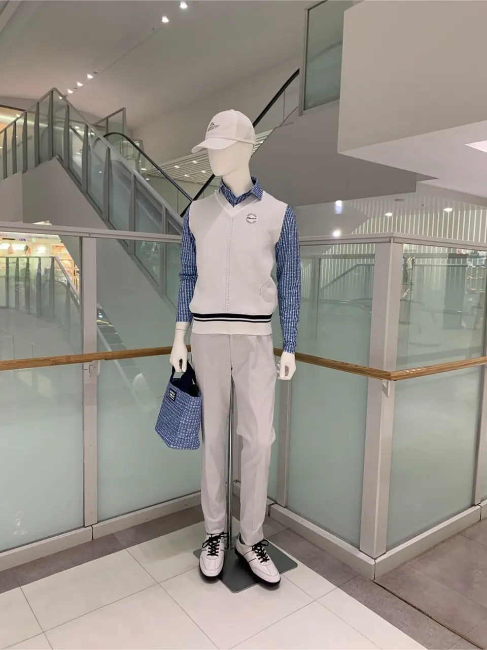 23区GOLF 松屋スタッフ コーディネート画像