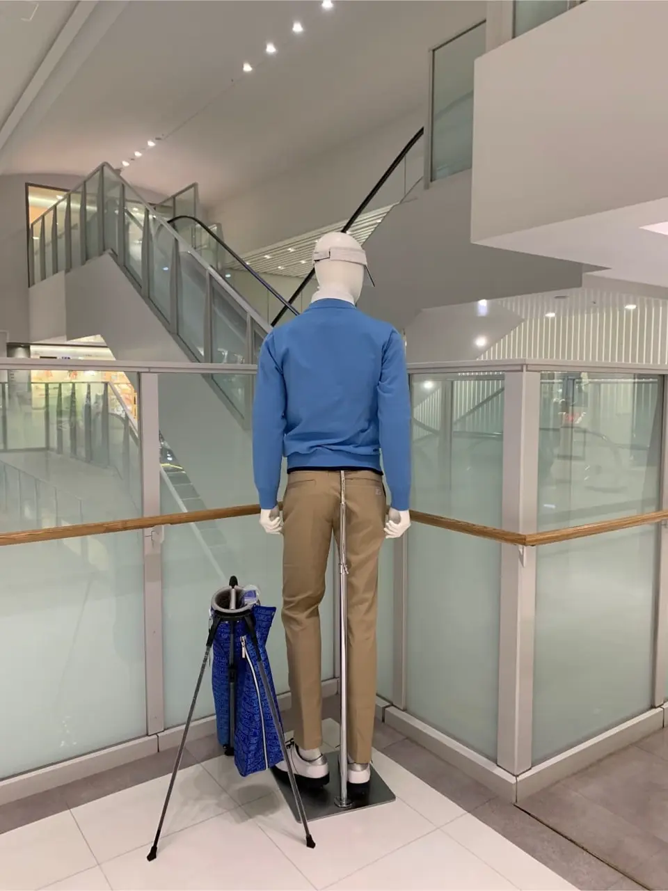 23区GOLF 松屋スタッフ コーディネート画像