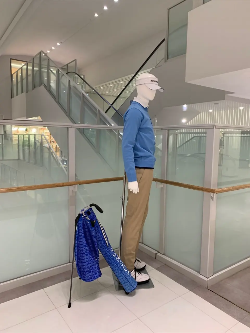 23区GOLF 松屋スタッフ コーディネート画像