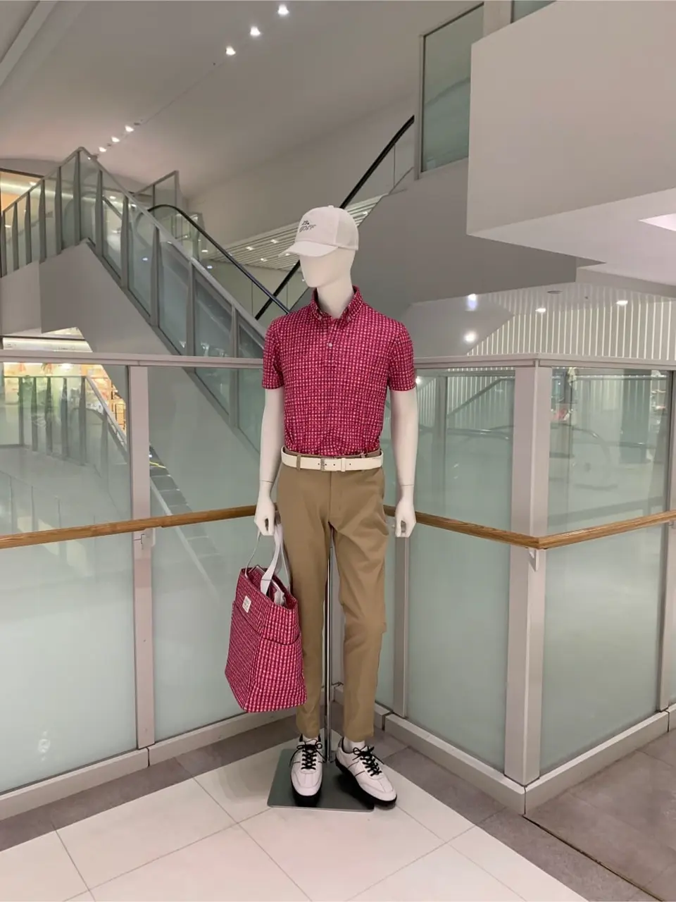 23区GOLF 松屋スタッフ コーディネート画像