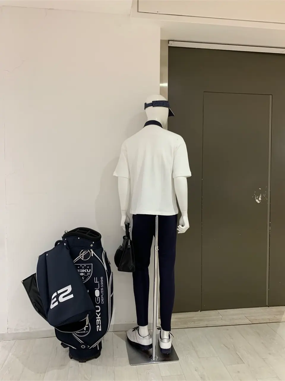 23区GOLF 松屋スタッフ コーディネート画像