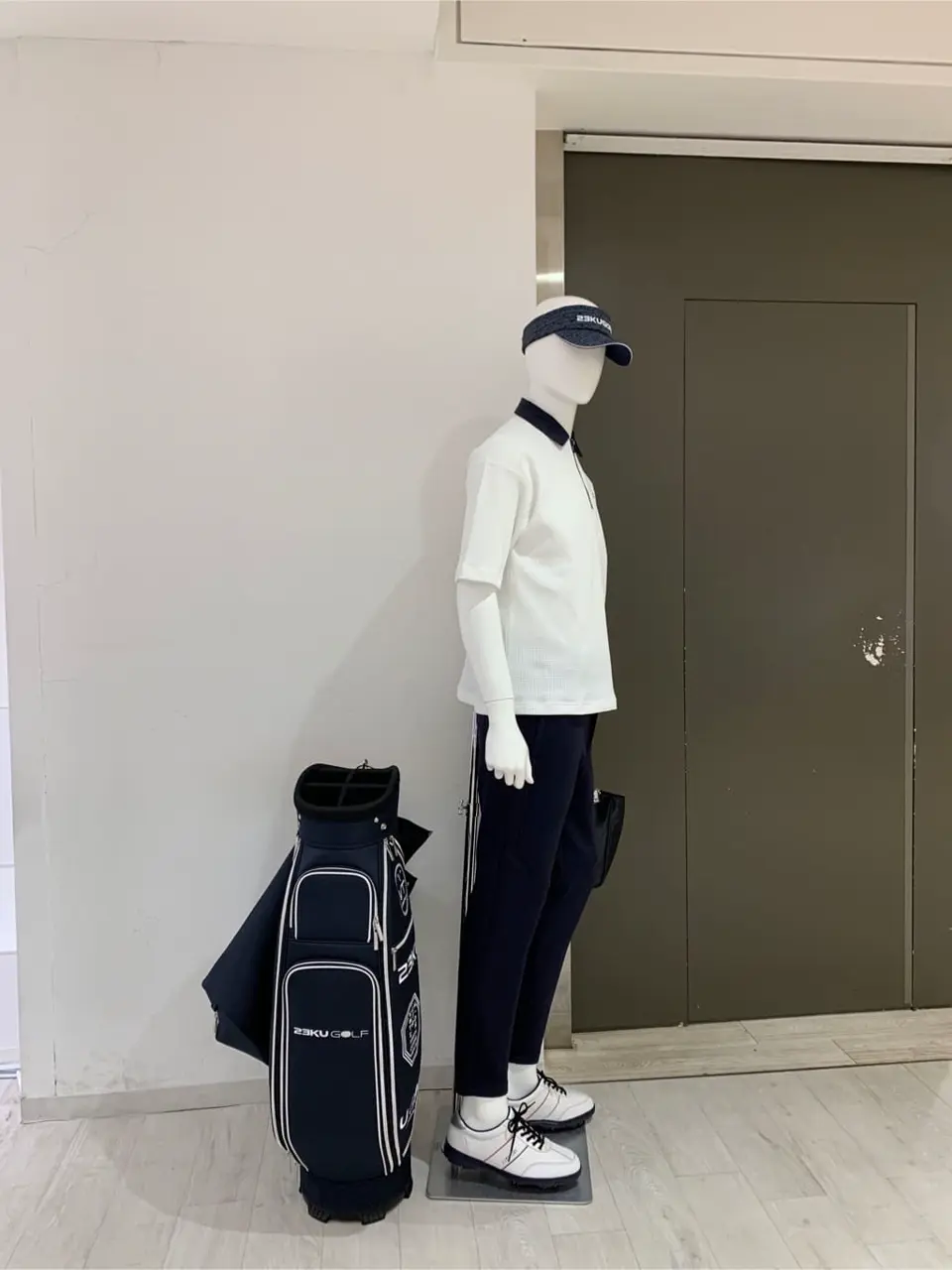 23区GOLF 松屋スタッフ コーディネート画像