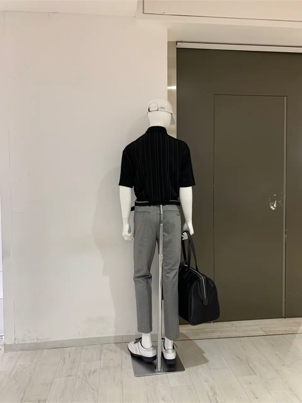 23区GOLF 松屋スタッフ コーディネート画像