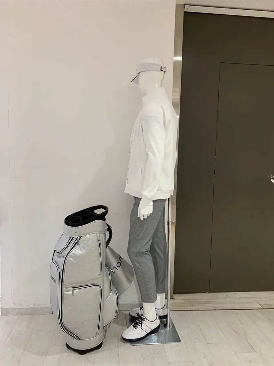 23区GOLF 松屋スタッフ コーディネート画像