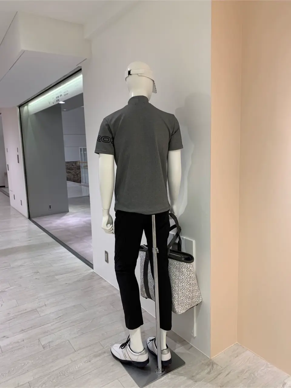 23区GOLF 松屋スタッフ コーディネート画像