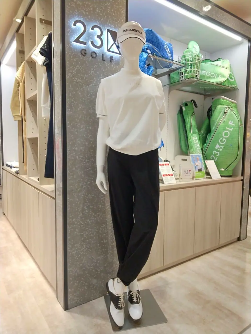 23区GOLF スタッフ コーディネート画像