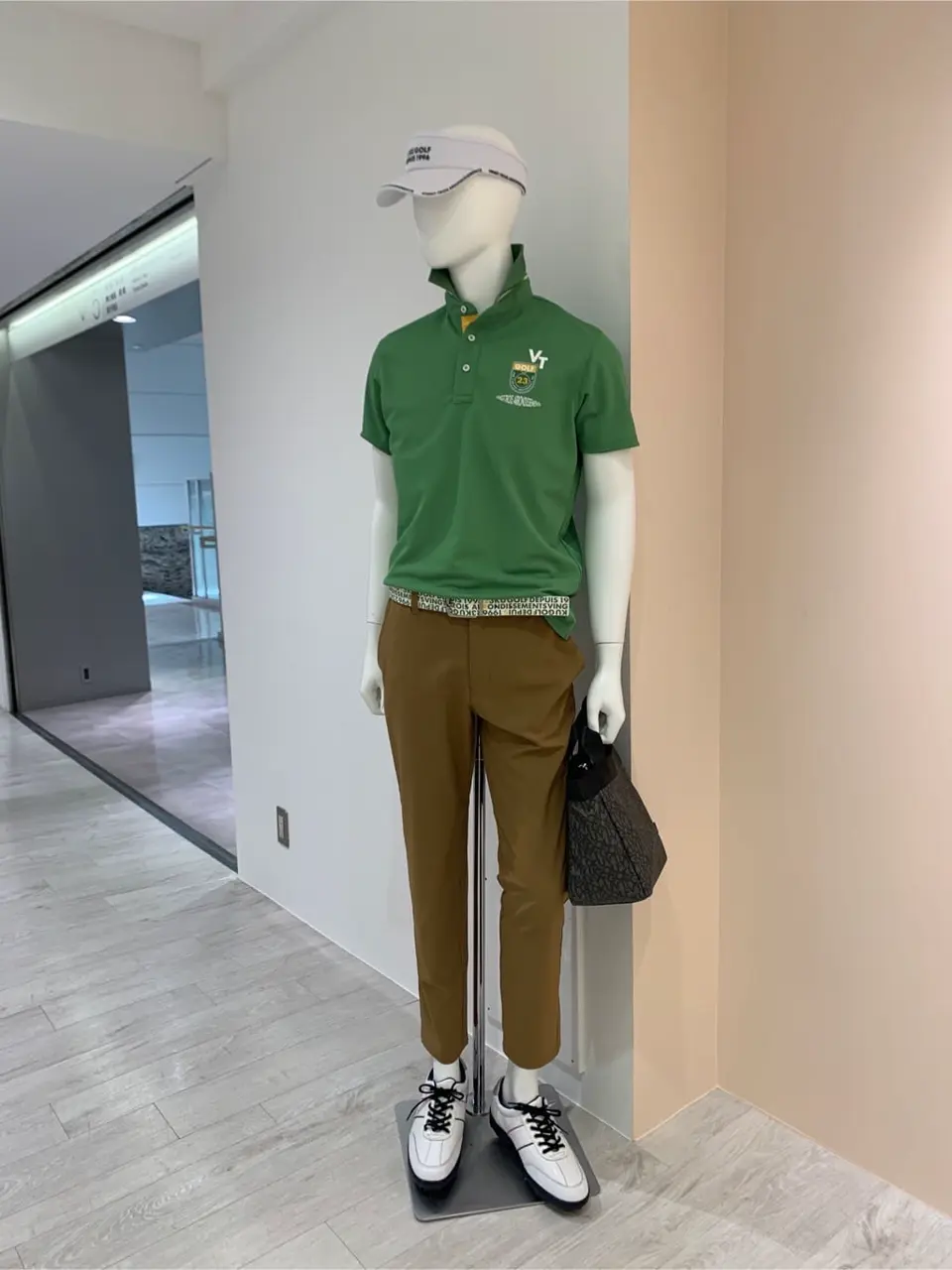 23区GOLF 松屋スタッフ コーディネート画像