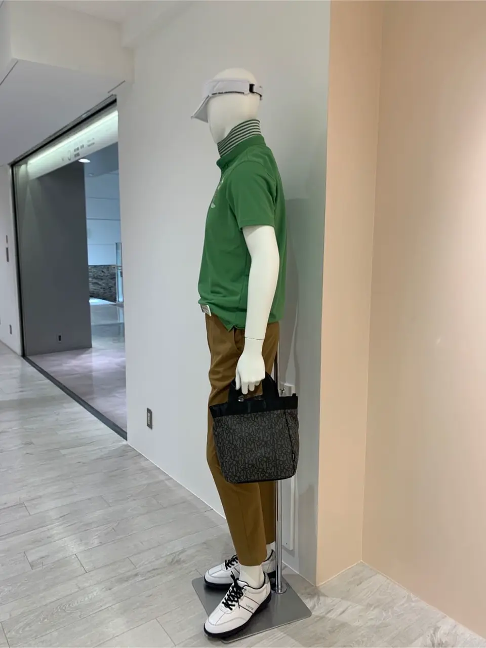 23区GOLF 松屋スタッフ コーディネート画像