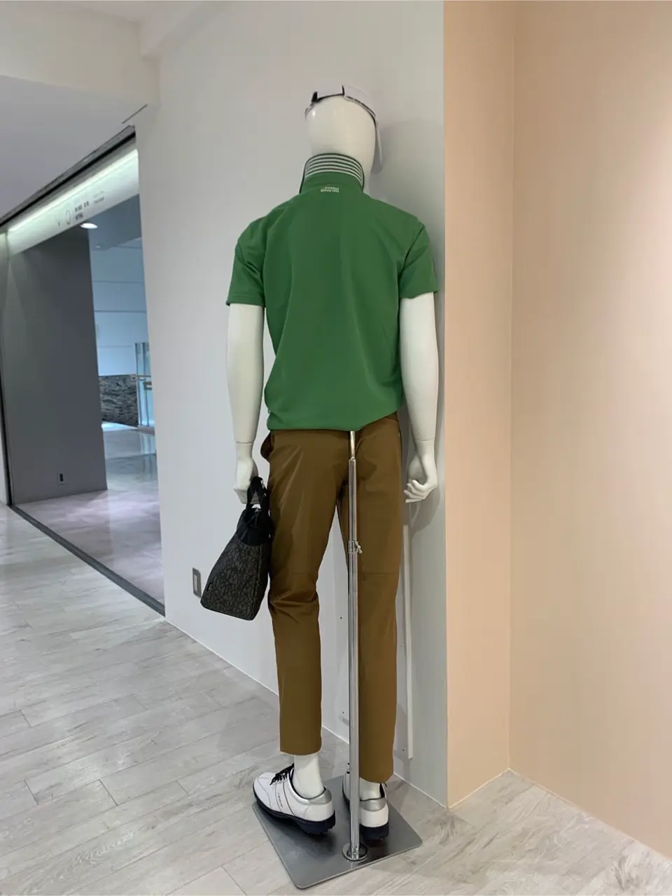 23区GOLF 松屋スタッフ コーディネート画像