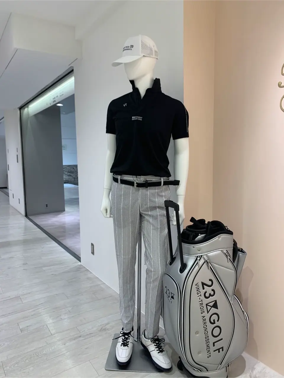 23区GOLF 松屋スタッフ コーディネート画像
