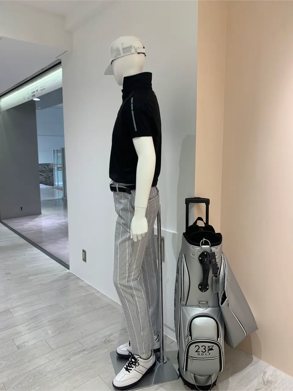 23区GOLF 松屋スタッフ コーディネート画像