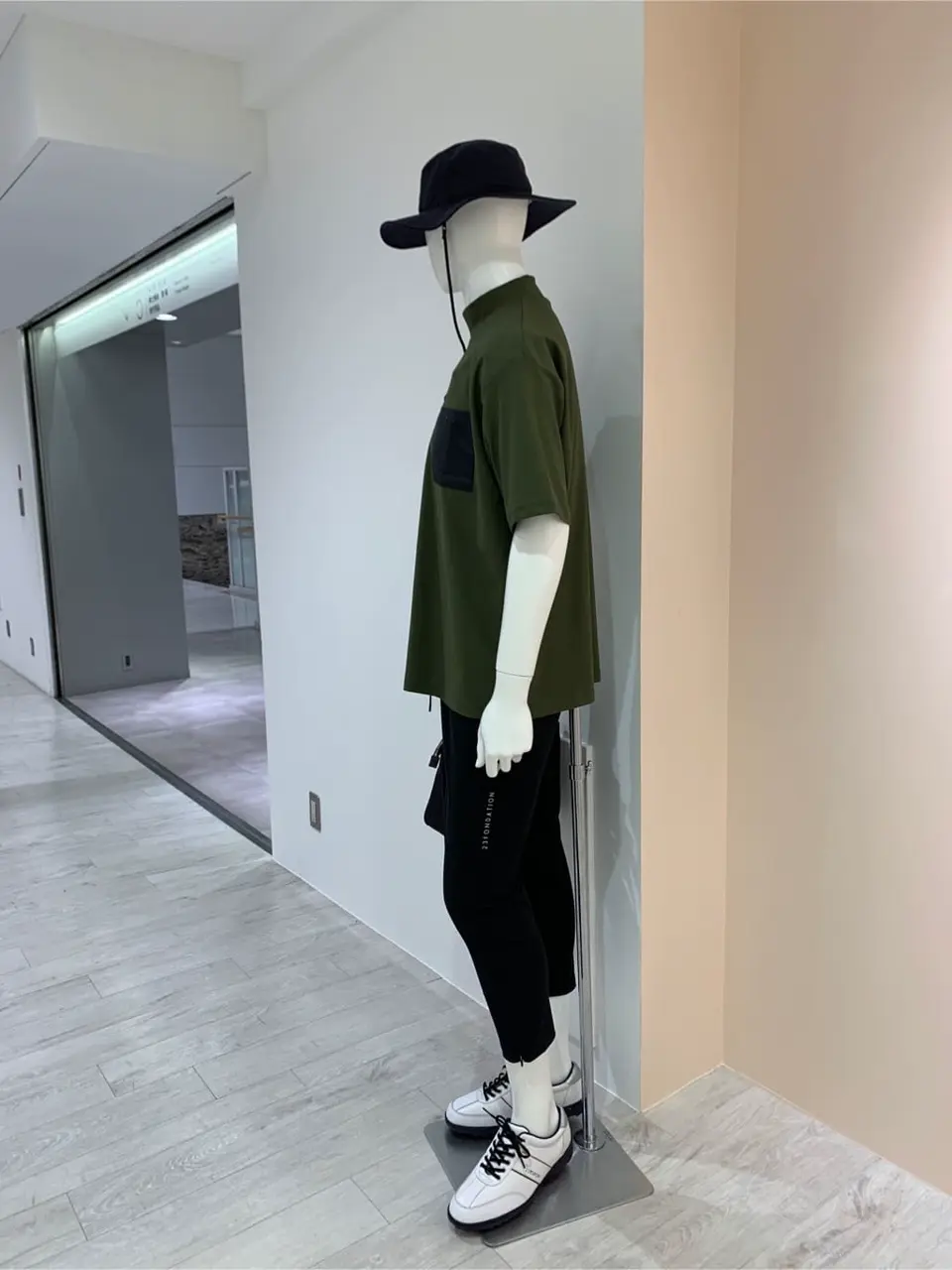 23区GOLF 松屋スタッフ コーディネート画像