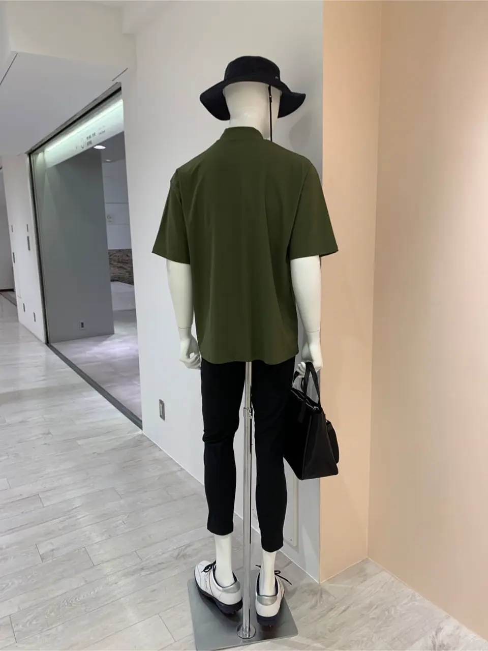 23区GOLF 松屋スタッフ コーディネート画像