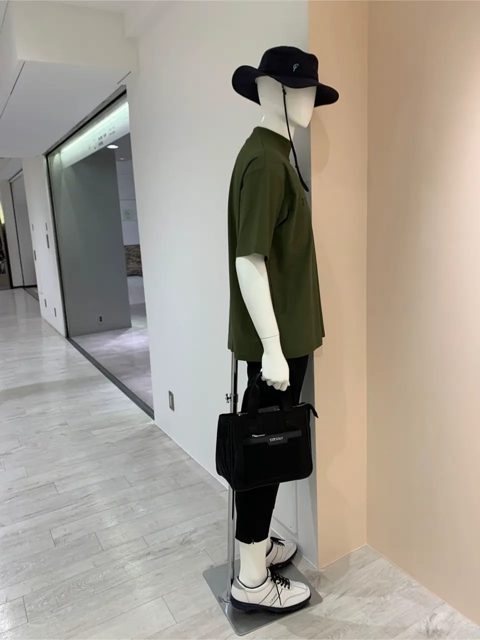 23区GOLF 松屋スタッフ コーディネート画像