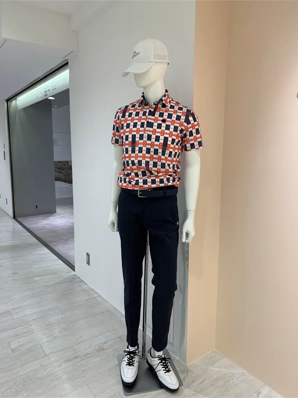 23区GOLF 松屋スタッフ コーディネート画像