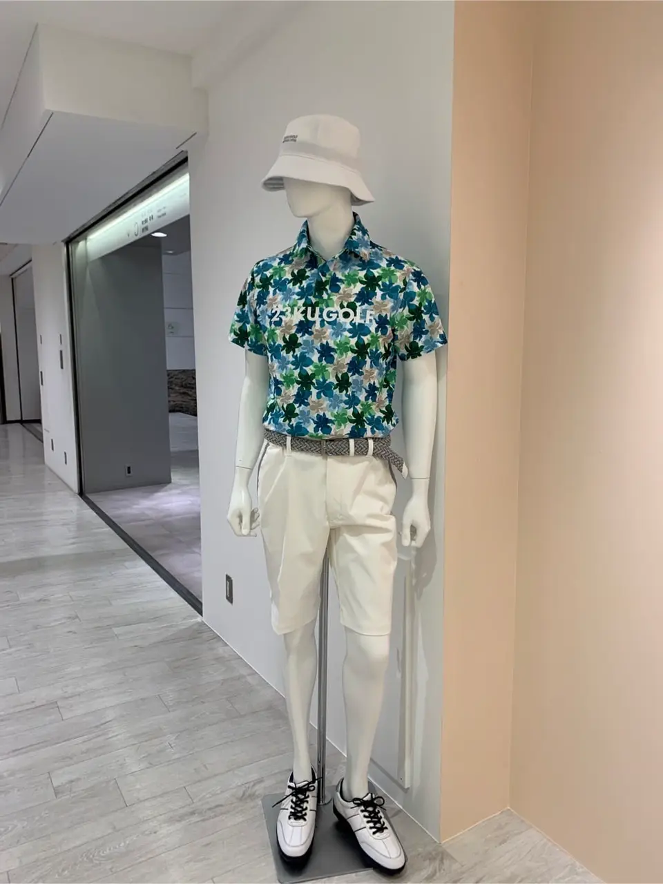 23区GOLF 松屋スタッフ コーディネート画像