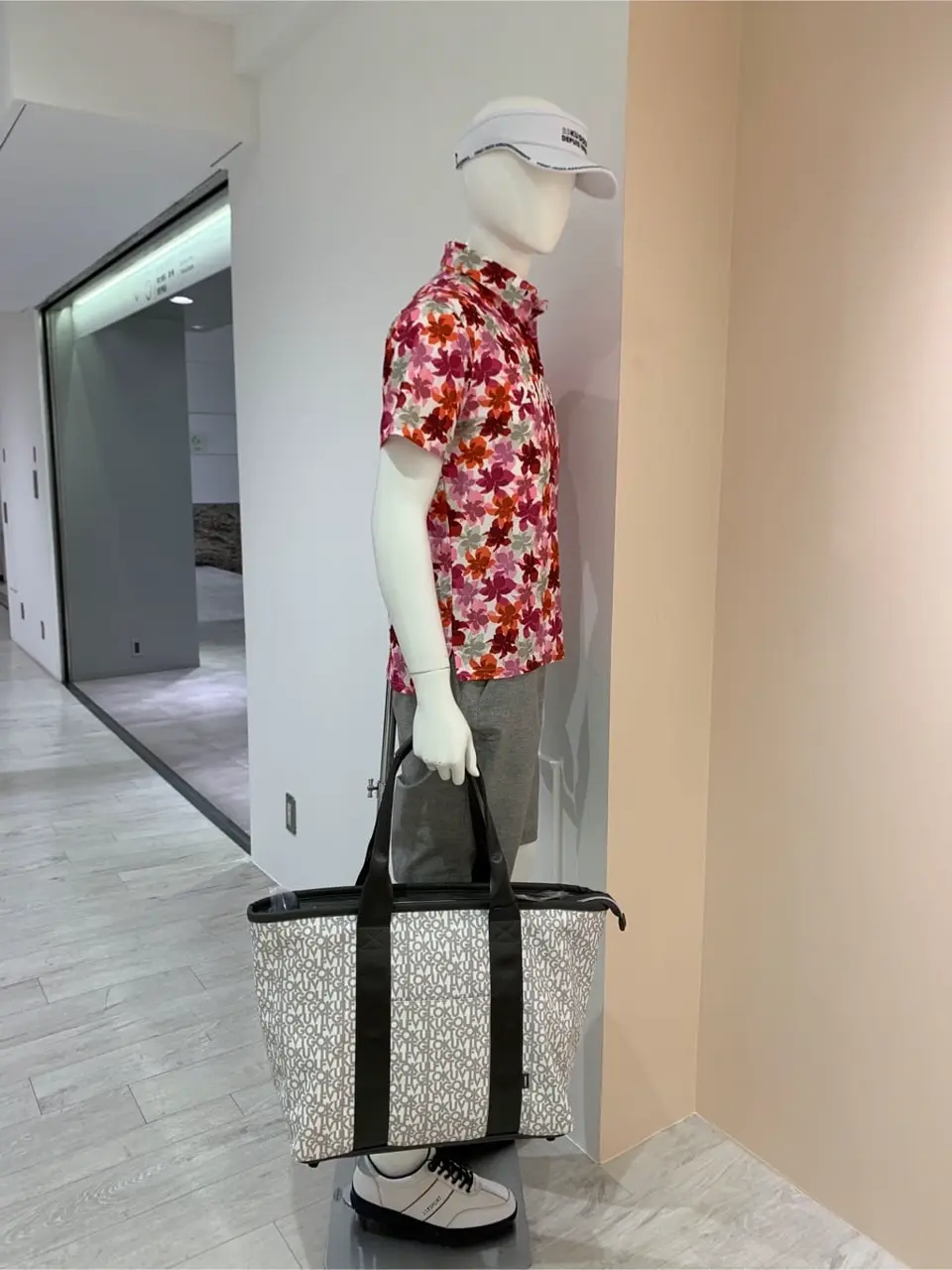 23区GOLF 松屋スタッフ コーディネート画像