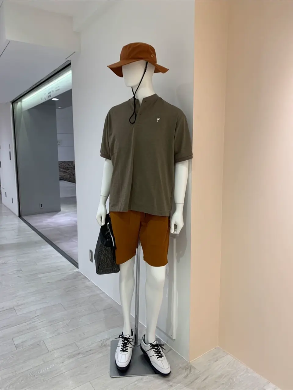 23区GOLF 松屋スタッフ コーディネート画像