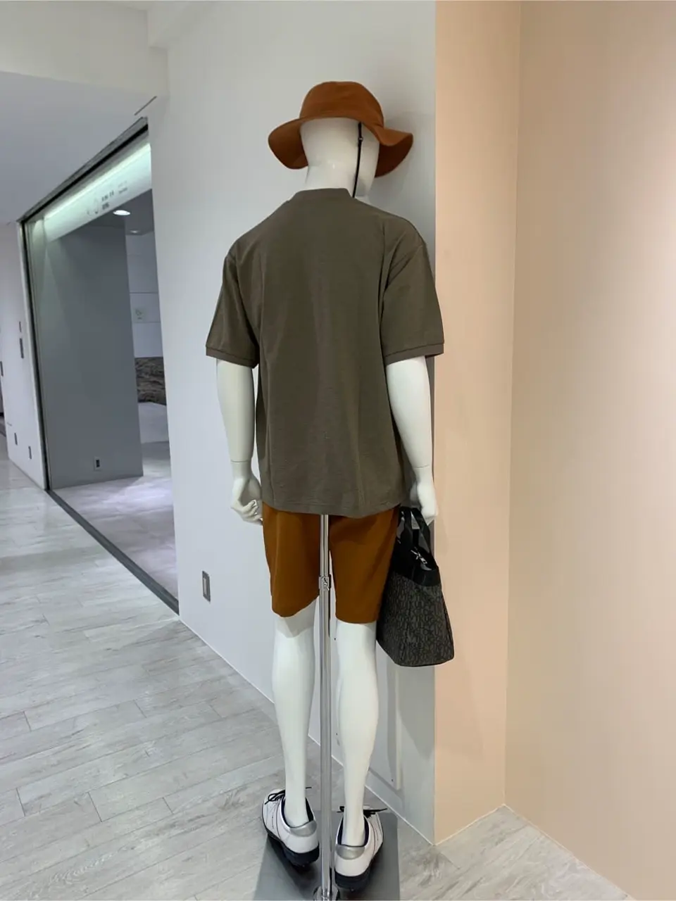 23区GOLF 松屋スタッフ コーディネート画像