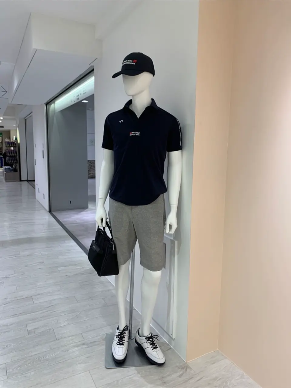 23区GOLF 松屋スタッフ コーディネート画像