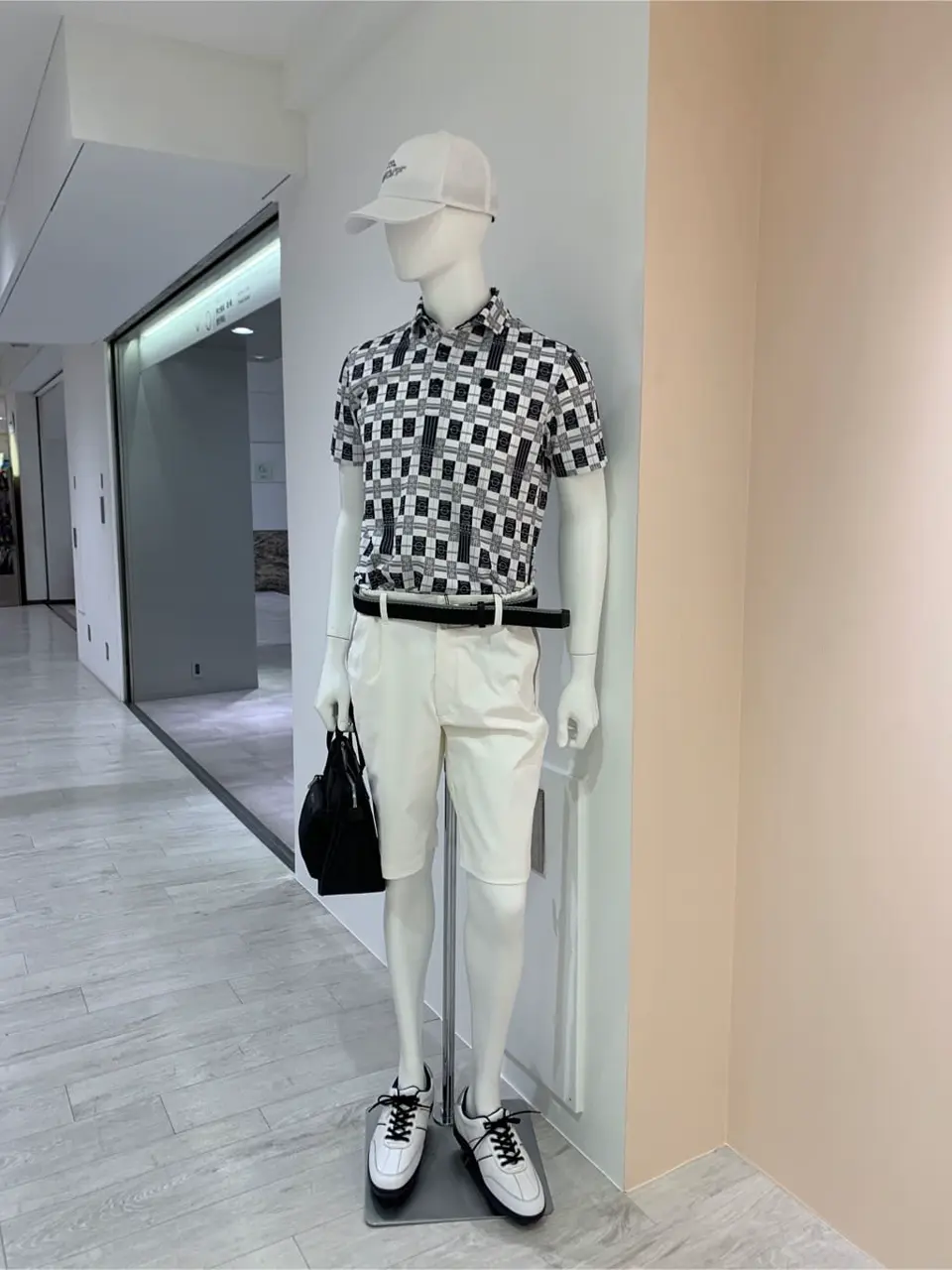 23区GOLF 松屋スタッフ コーディネート画像