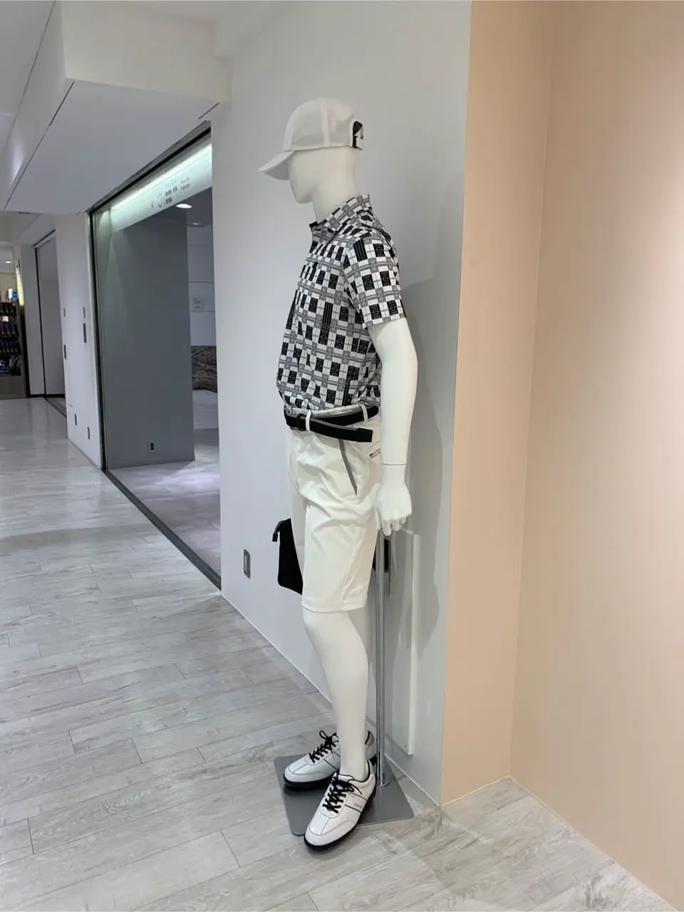 23区GOLF 松屋スタッフ コーディネート画像