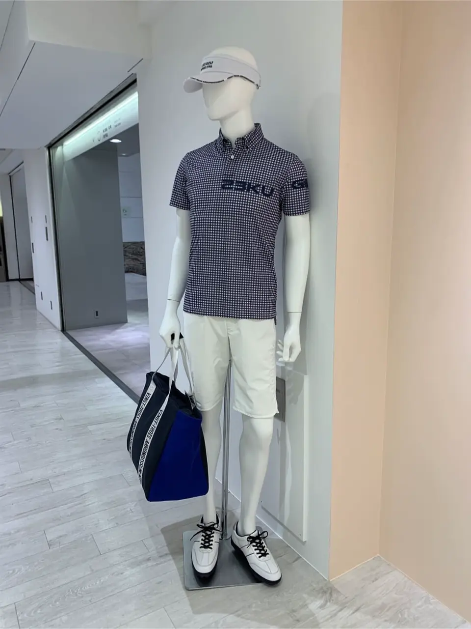 23区GOLF 松屋スタッフ コーディネート画像