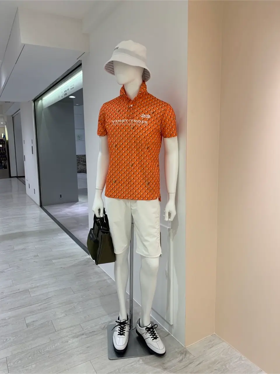 23区GOLF 松屋スタッフ コーディネート画像