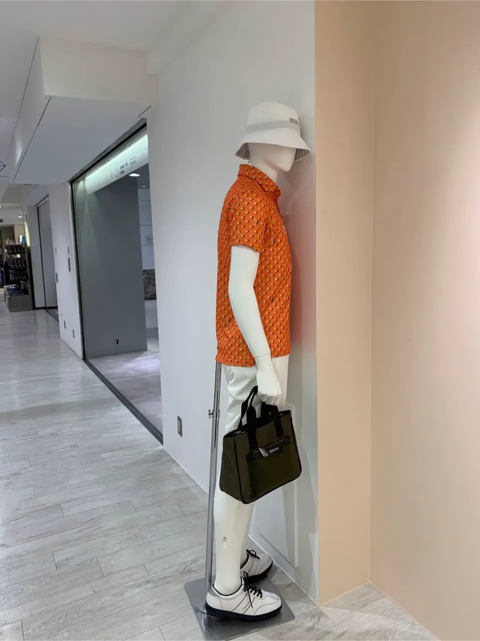 23区GOLF 松屋スタッフ コーディネート画像