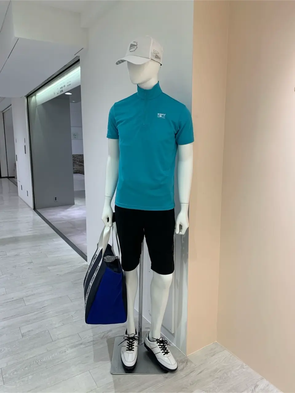 23区GOLF 松屋スタッフ コーディネート画像