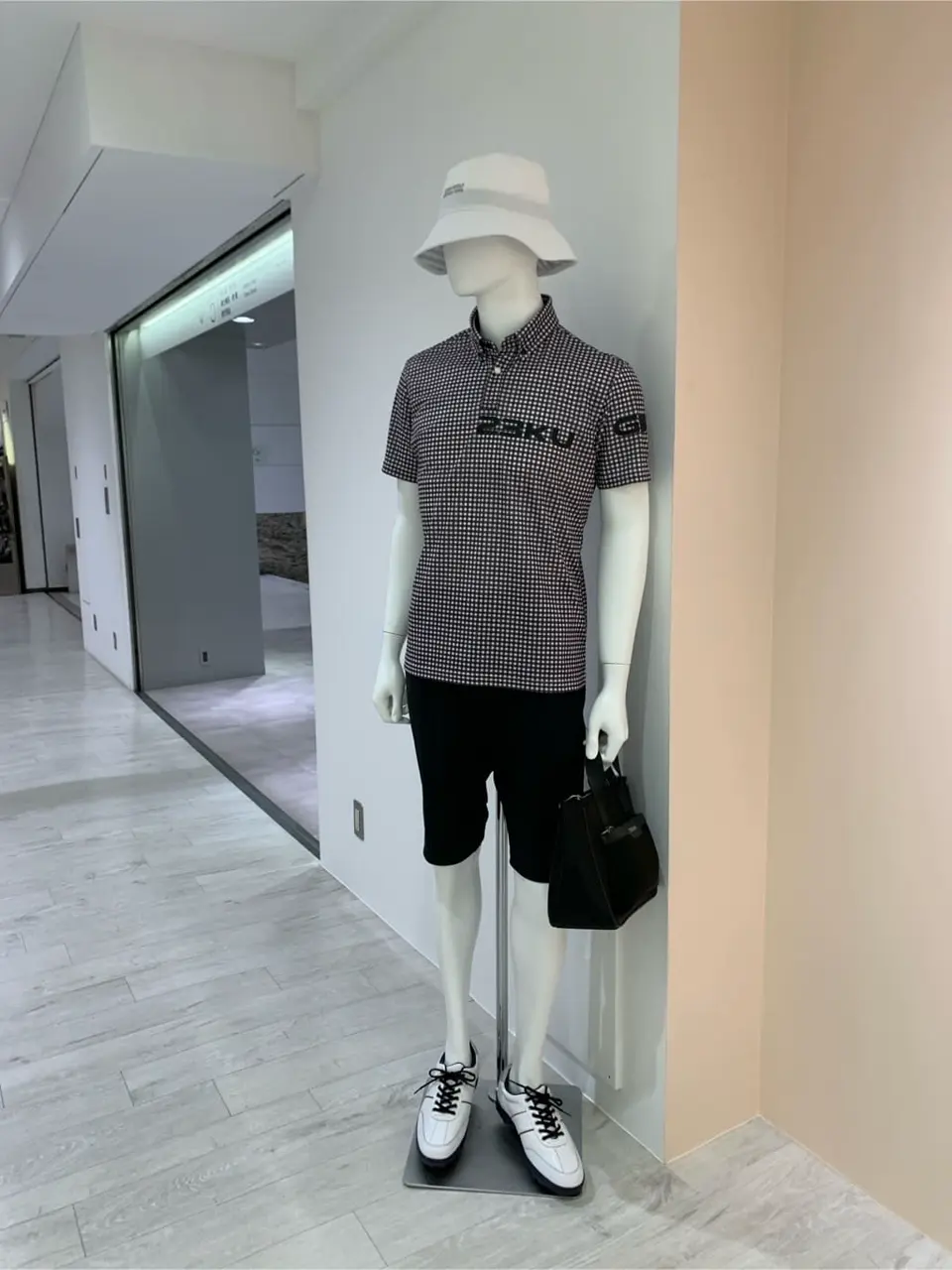 23区GOLF 松屋スタッフ コーディネート画像