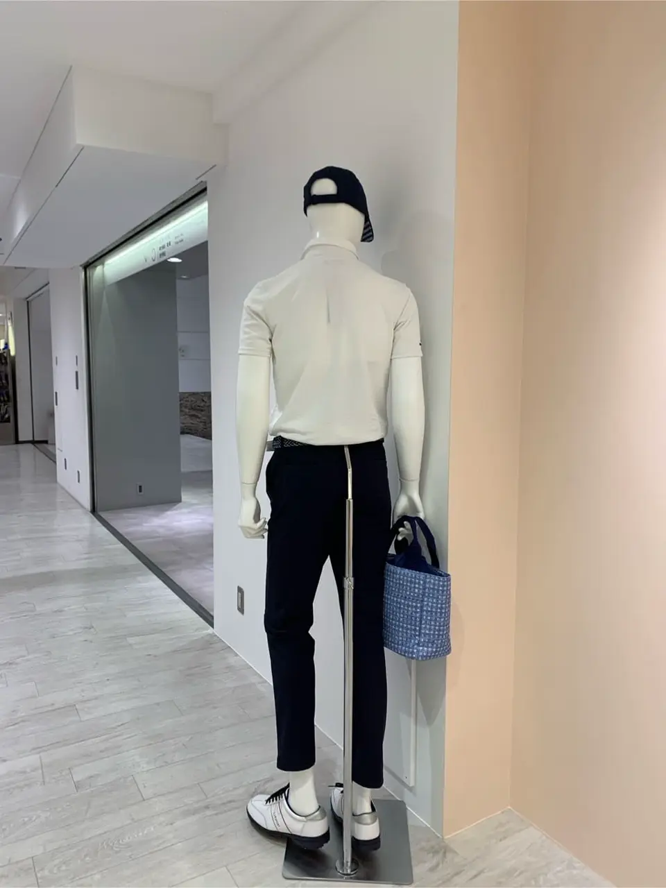 23区GOLF 松屋スタッフ コーディネート画像