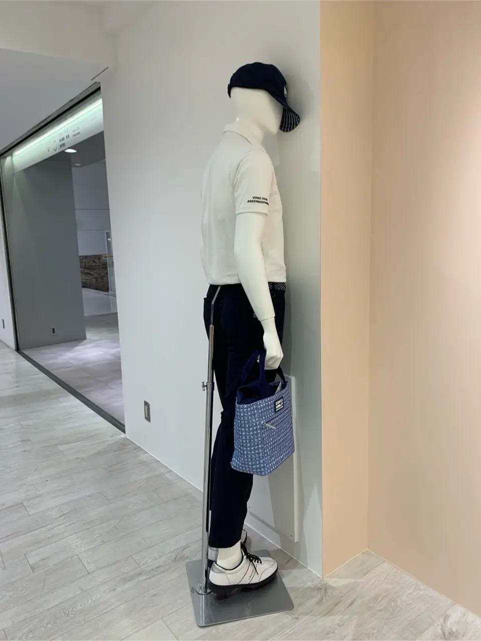 23区GOLF 松屋スタッフ コーディネート画像