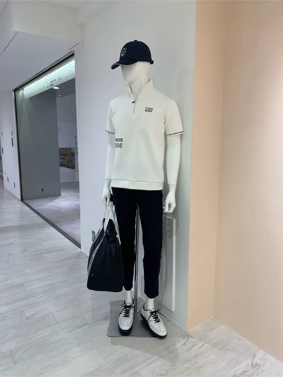 23区GOLF 松屋スタッフ コーディネート画像