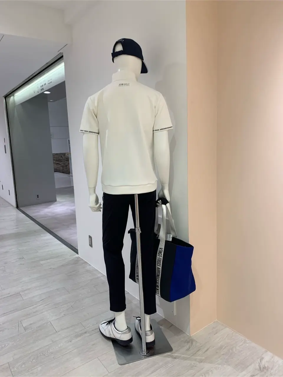 23区GOLF 松屋スタッフ コーディネート画像