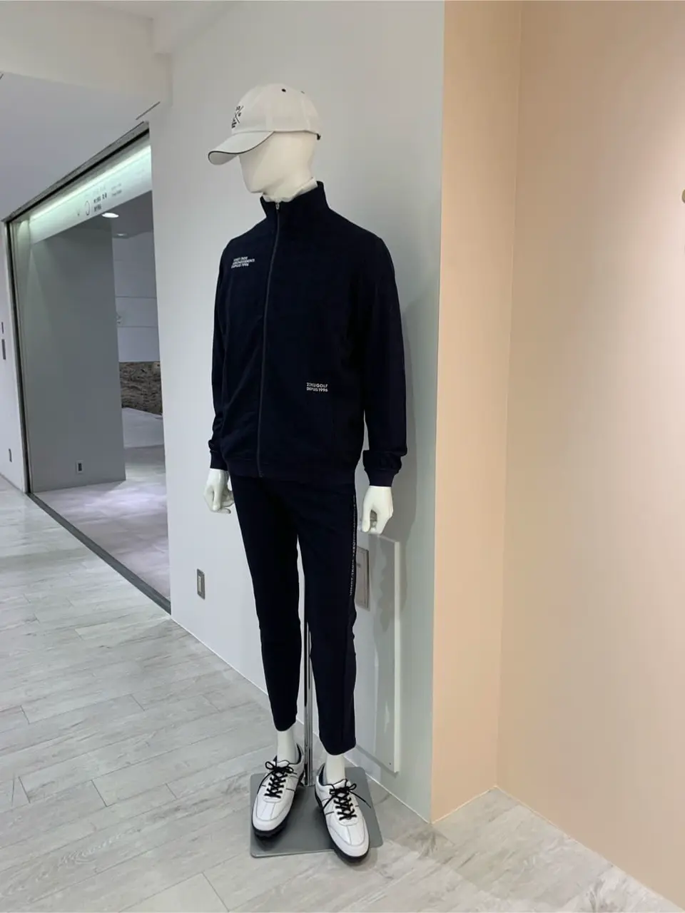 23区GOLF 松屋スタッフ コーディネート画像